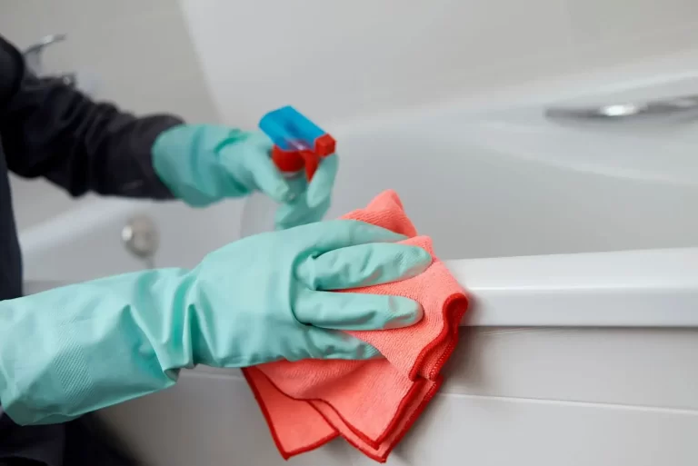 Lift ‘yellow’ toilet seat stains in 10 minutes with ‘amazing’ 90p item – ‘no scrubbing