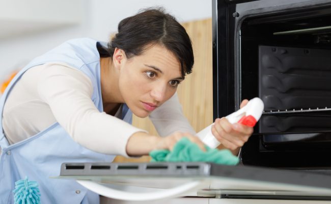 Young,Woman,In,Rubber,Gloves,Cleaning,Oven