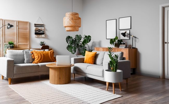 Interior,Of,Living,Room,With,Green,Houseplants,And,Sofas